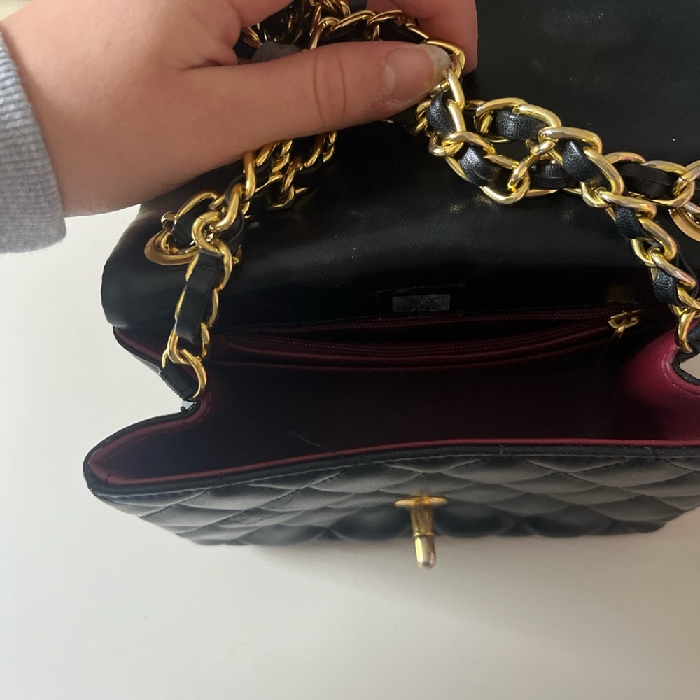 Elegant Black Quilted Shoulder Bag with Gold Accents - Picture 3 of 3